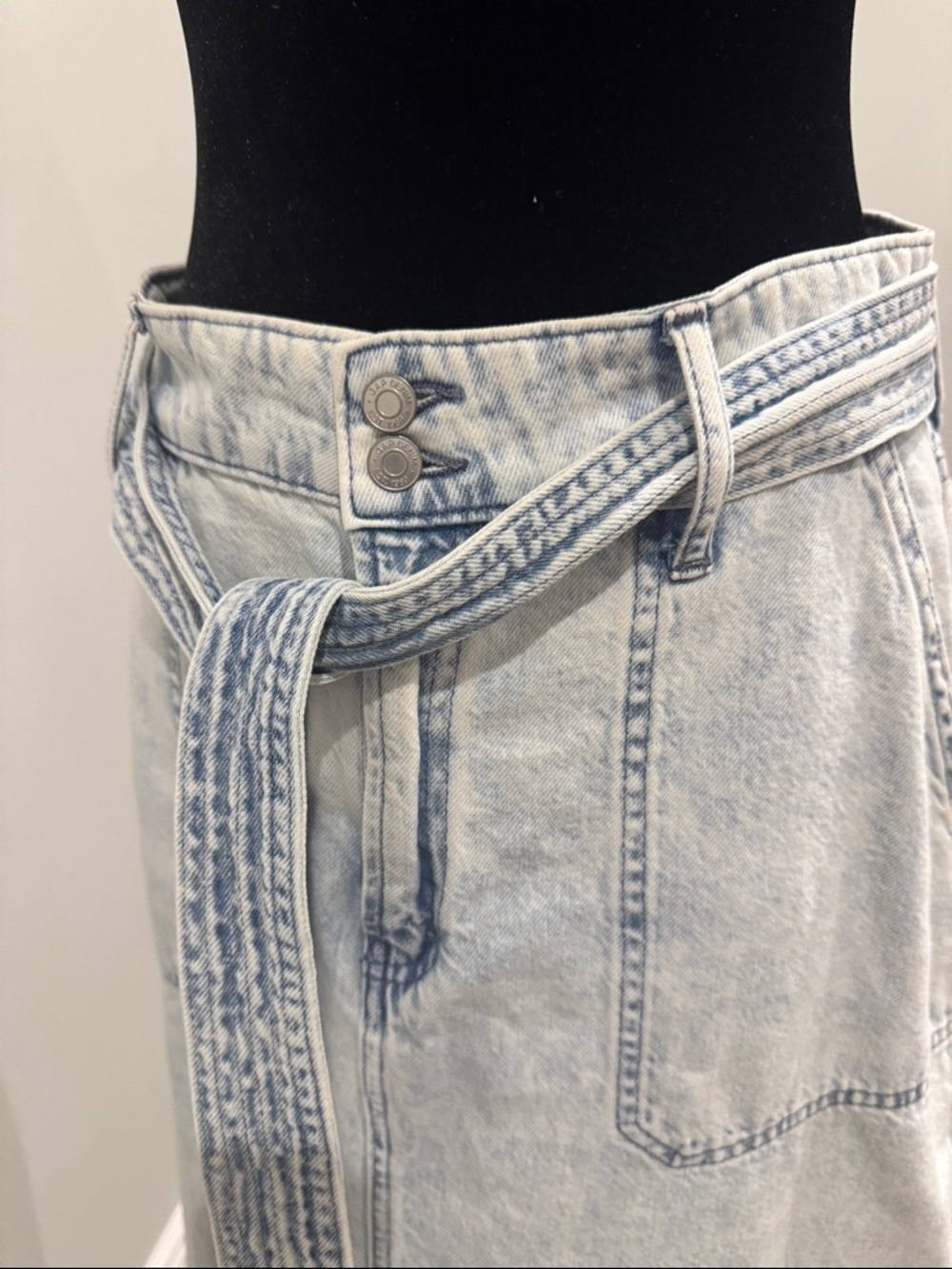 GAP Light Acid-Wash Denim Midi Skirt with Self-Tie Belt - Picture 3 of 4